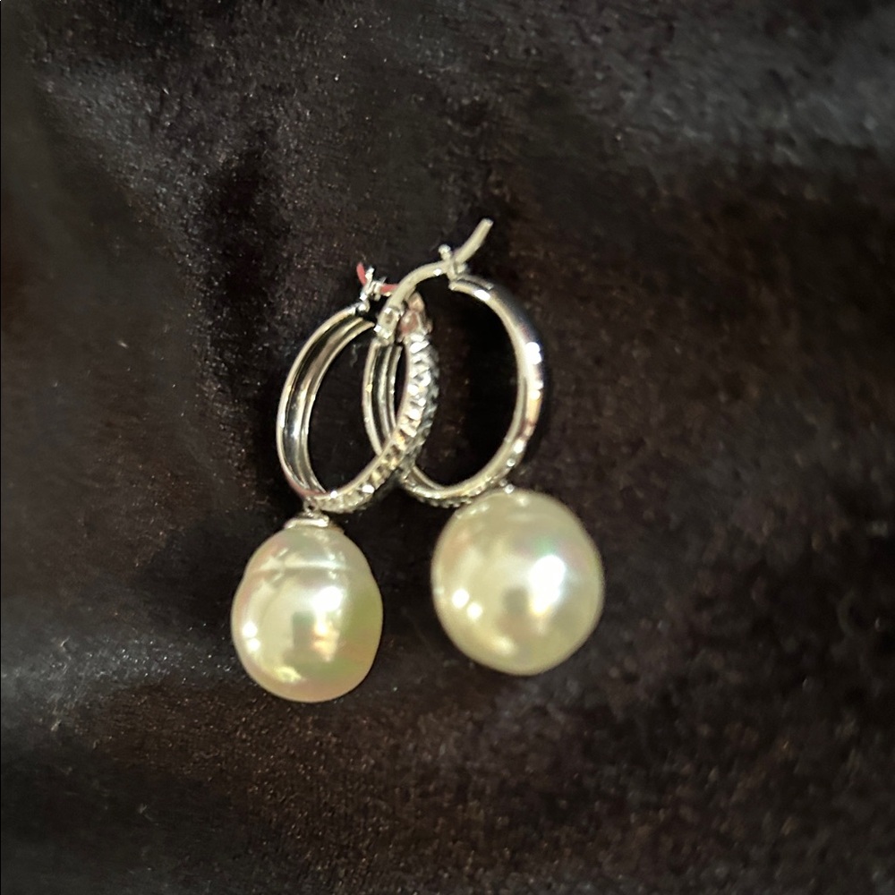 Elegant Black and Silver Pearl Majorica Jewelry Set - Picture 7 of 12